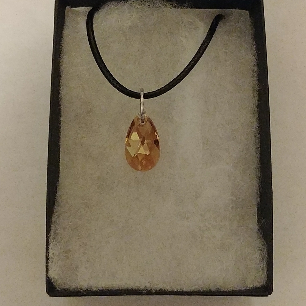 Illusion Gold Crystal Teardrop Necklace - Picture 2 of 8